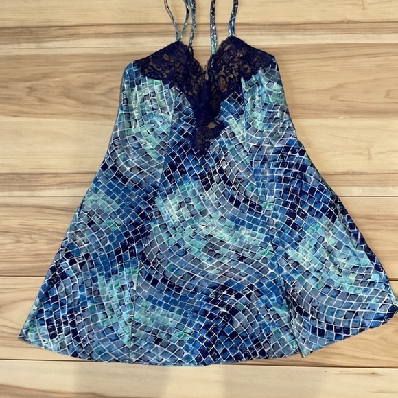 Victoria’s Secret Chemises Lace Trim size M - Picture 4 of 11